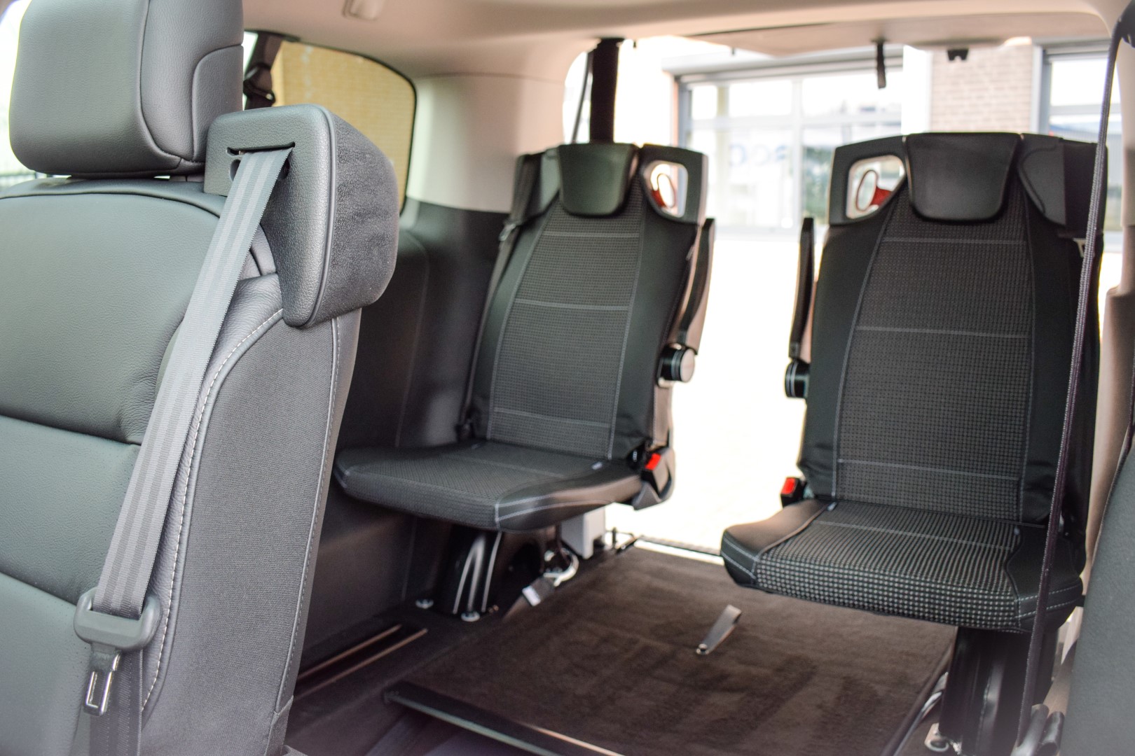 Citroen-Jumpy-TPMR Vehicule Accessible Fauteuil Roulant Interieur avec 2 sièges individuels en rang 3