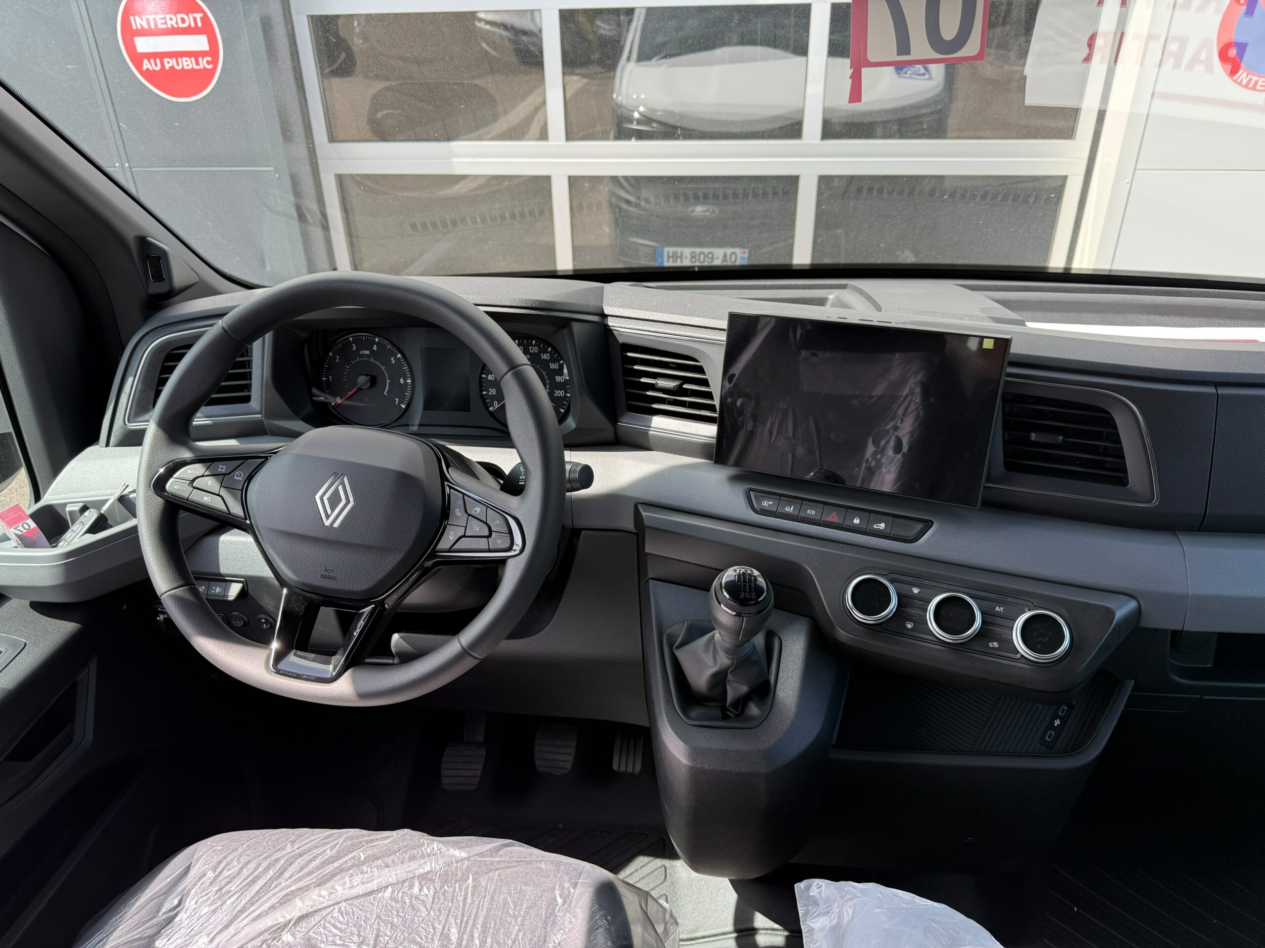Renault Master L3H2 Tpmr Vue Poste De Conduite Dans Lhabitacle